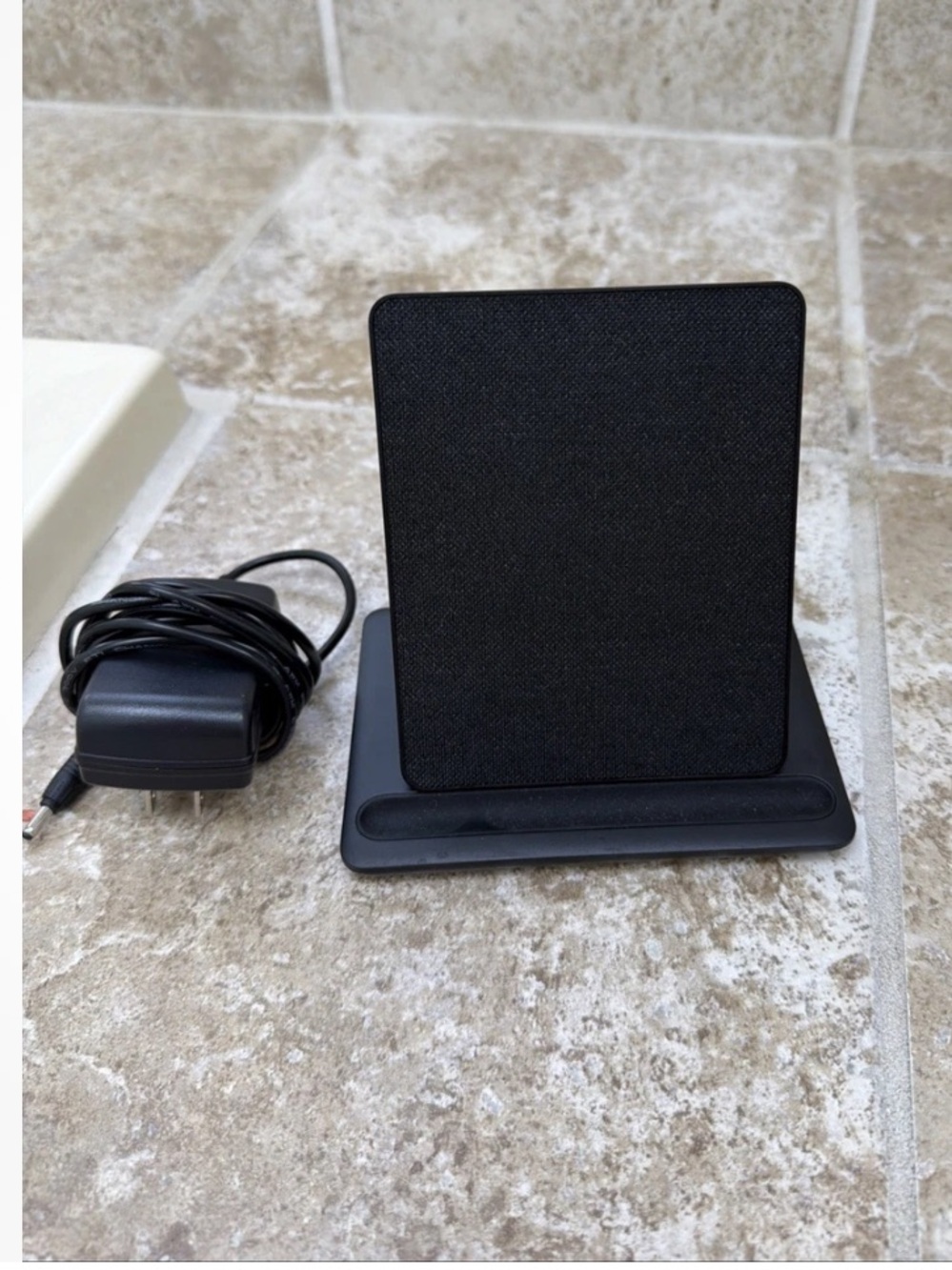 Anker Black Wireless Charging Stand with Adapter